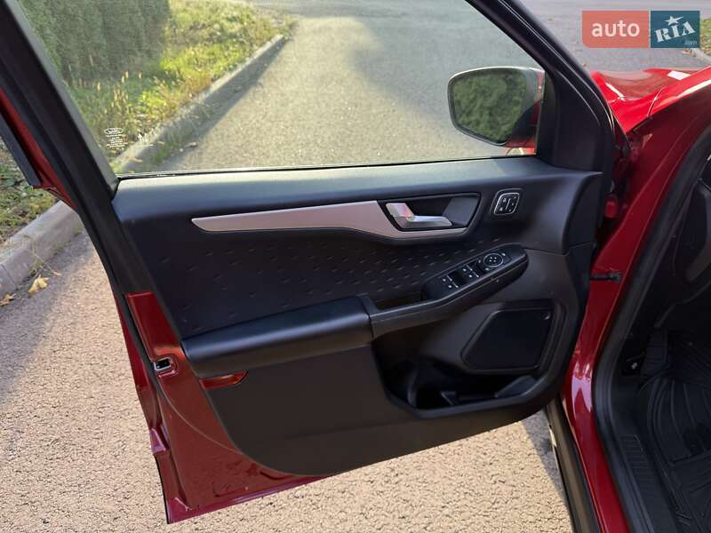 Внедорожник / Кроссовер Ford Escape 2020 в Киеве