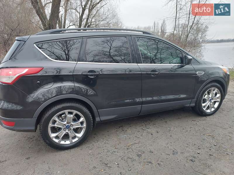 Внедорожник / Кроссовер Ford Escape 2014 в Горишних Плавнях