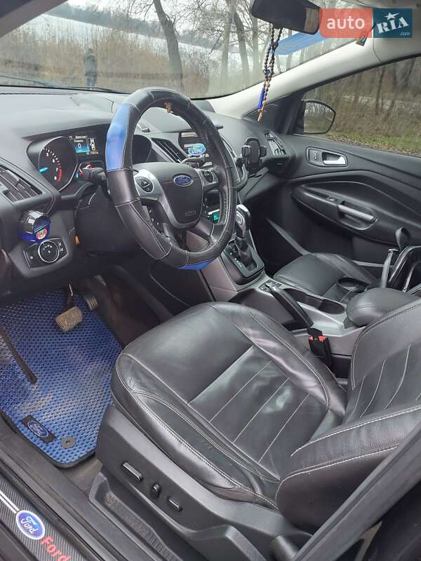 Внедорожник / Кроссовер Ford Escape 2014 в Горишних Плавнях