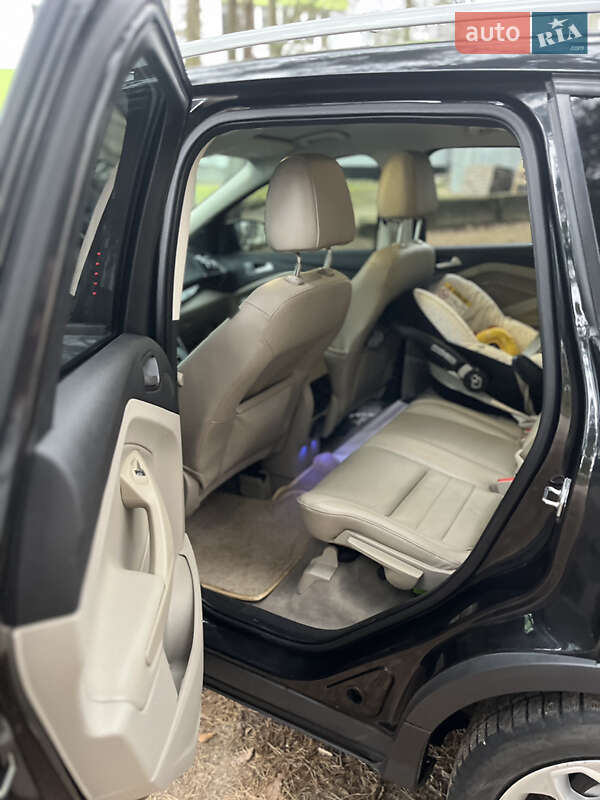 Внедорожник / Кроссовер Ford Escape 2014 в Новояворовске