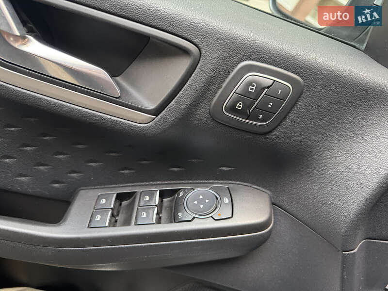 Внедорожник / Кроссовер Ford Escape 2019 в Киеве