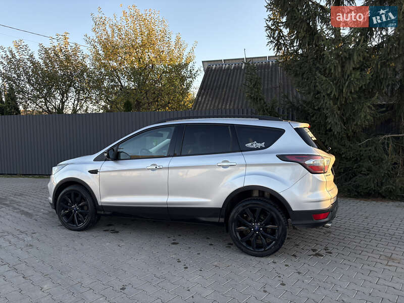 Внедорожник / Кроссовер Ford Escape 2016 в Тернополе