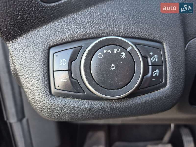 Внедорожник / Кроссовер Ford Escape 2018 в Дубно