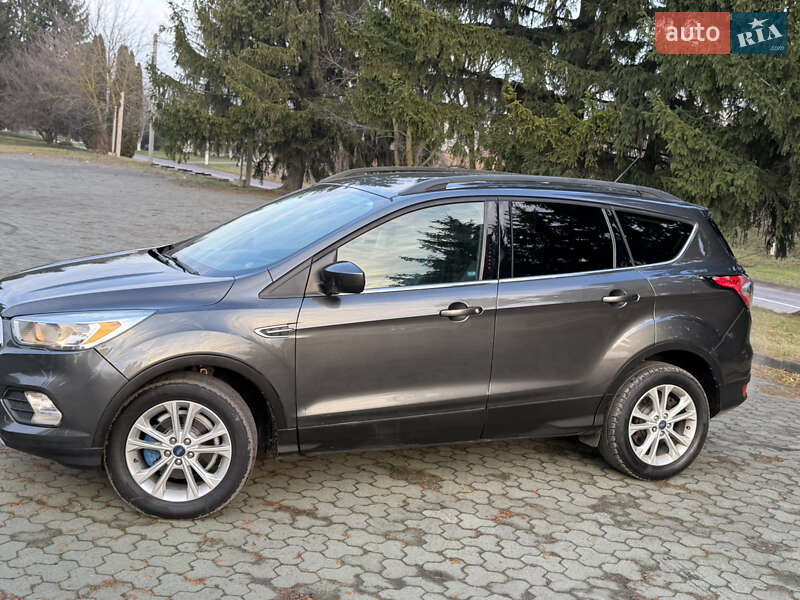Внедорожник / Кроссовер Ford Escape 2017 в Дубно