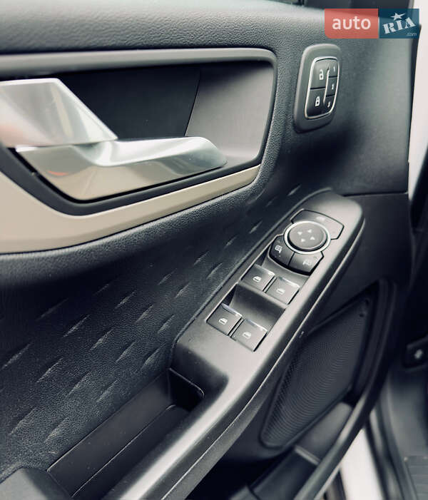 Внедорожник / Кроссовер Ford Escape 2019 в Киеве