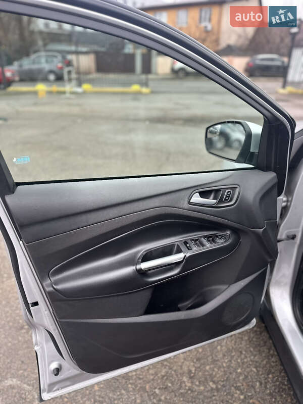 Внедорожник / Кроссовер Ford Escape 2016 в Киеве