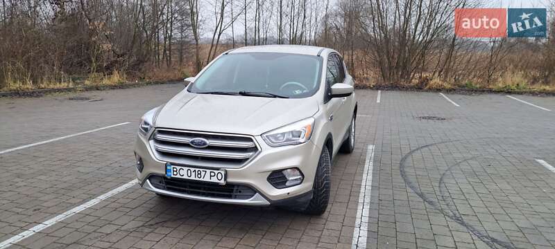Внедорожник / Кроссовер Ford Escape 2017 в Львове