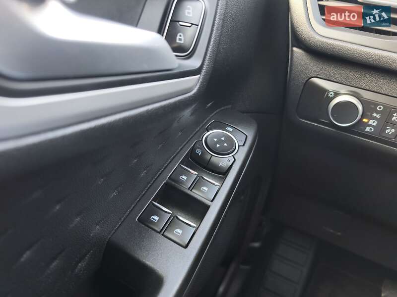 Внедорожник / Кроссовер Ford Escape 2020 в Стрые