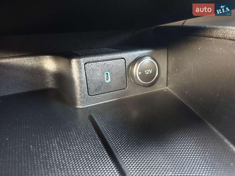 Внедорожник / Кроссовер Ford Escape 2020 в Стрые