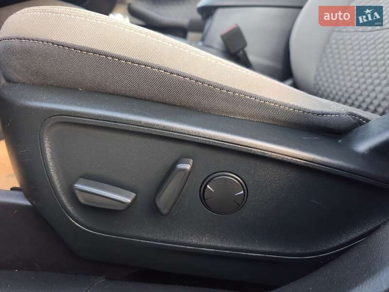 Внедорожник / Кроссовер Ford Escape 2020 в Стрые