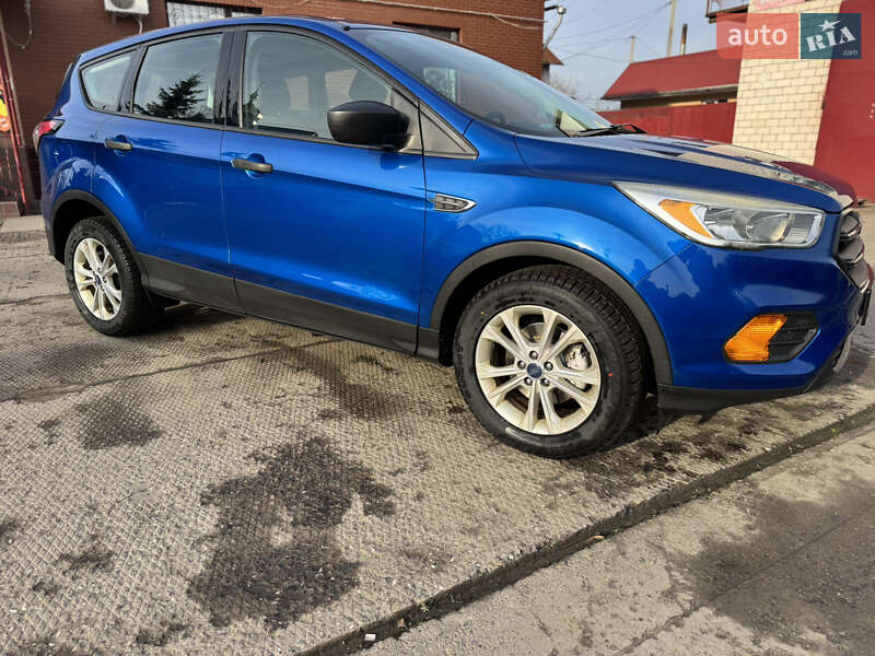 Внедорожник / Кроссовер Ford Escape 2017 в Шепетовке