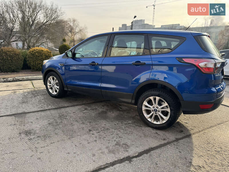 Внедорожник / Кроссовер Ford Escape 2017 в Шепетовке