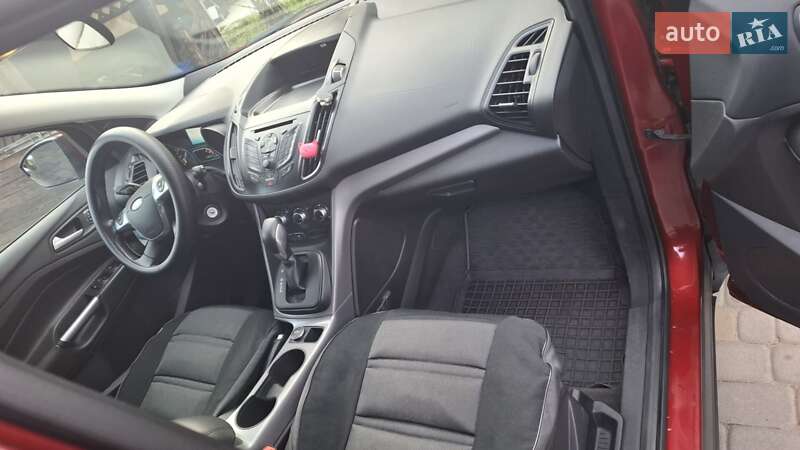 Позашляховик / Кросовер Ford Escape 2015 в Рівному