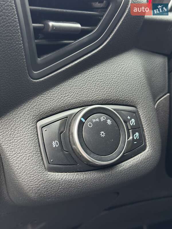 Внедорожник / Кроссовер Ford Escape 2015 в Мене