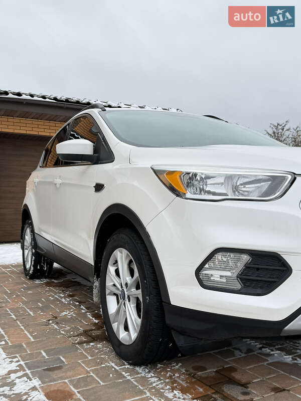 Позашляховик / Кросовер Ford Escape 2017 в Чернігові