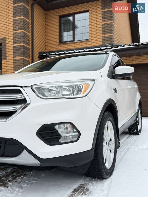 Позашляховик / Кросовер Ford Escape 2017 в Чернігові