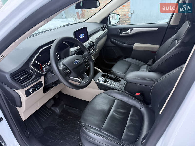 Позашляховик / Кросовер Ford Escape 2020 в Умані