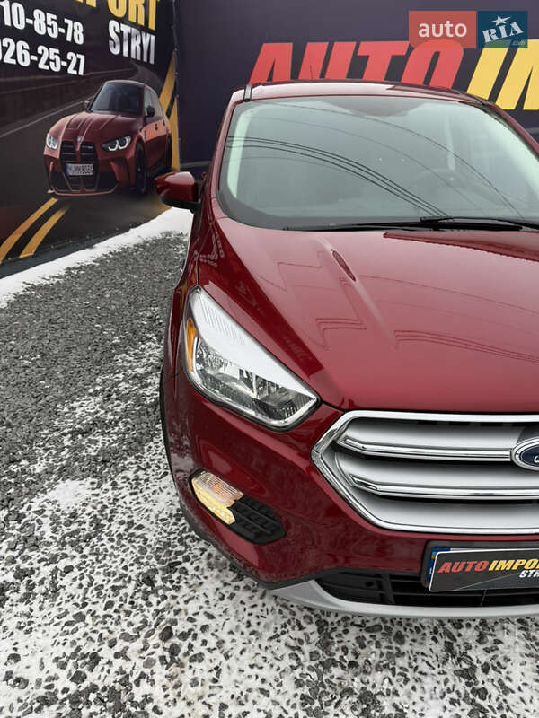 Внедорожник / Кроссовер Ford Escape 2016 в Стрые