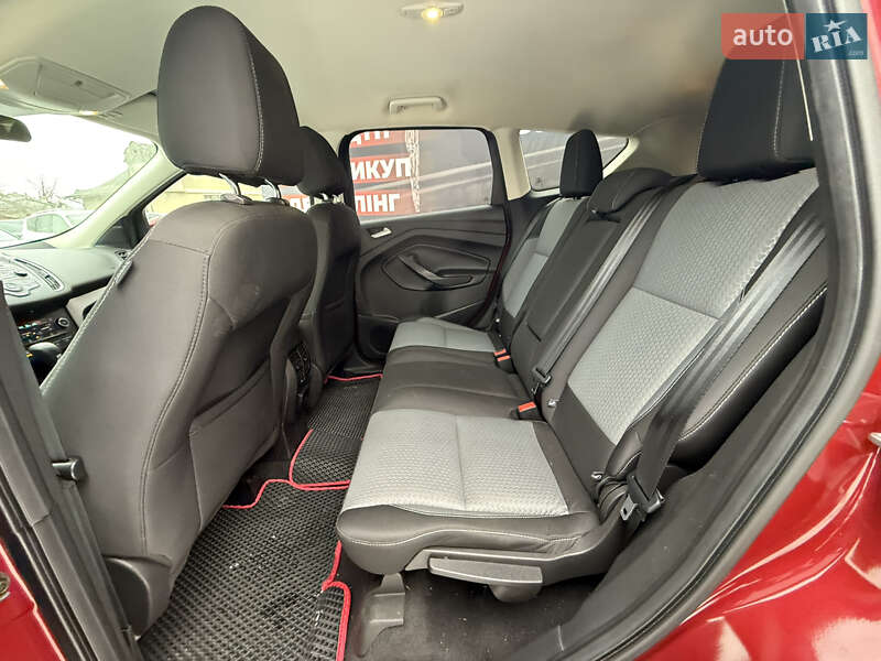 Внедорожник / Кроссовер Ford Escape 2016 в Стрые