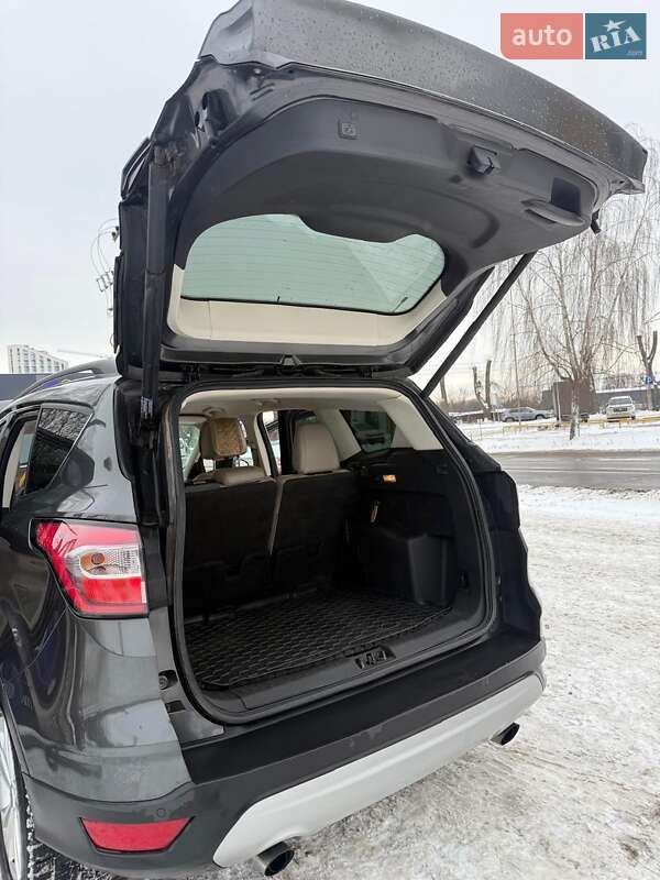 Внедорожник / Кроссовер Ford Escape 2017 в Киеве