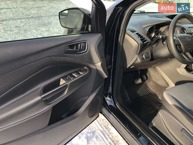 Позашляховик / Кросовер Ford Escape 2017 в Рівному