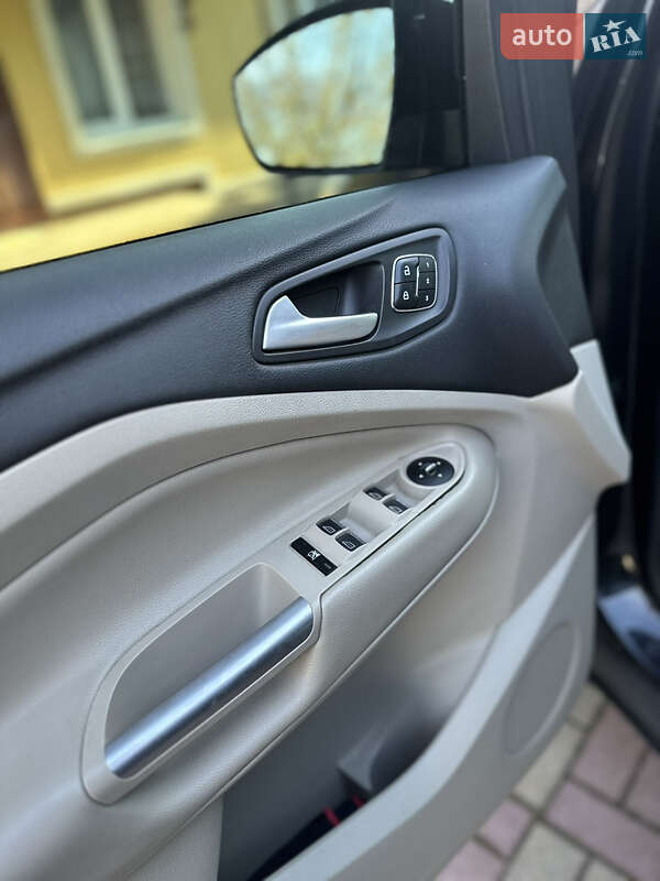 Внедорожник / Кроссовер Ford Escape 2013 в Волочиске