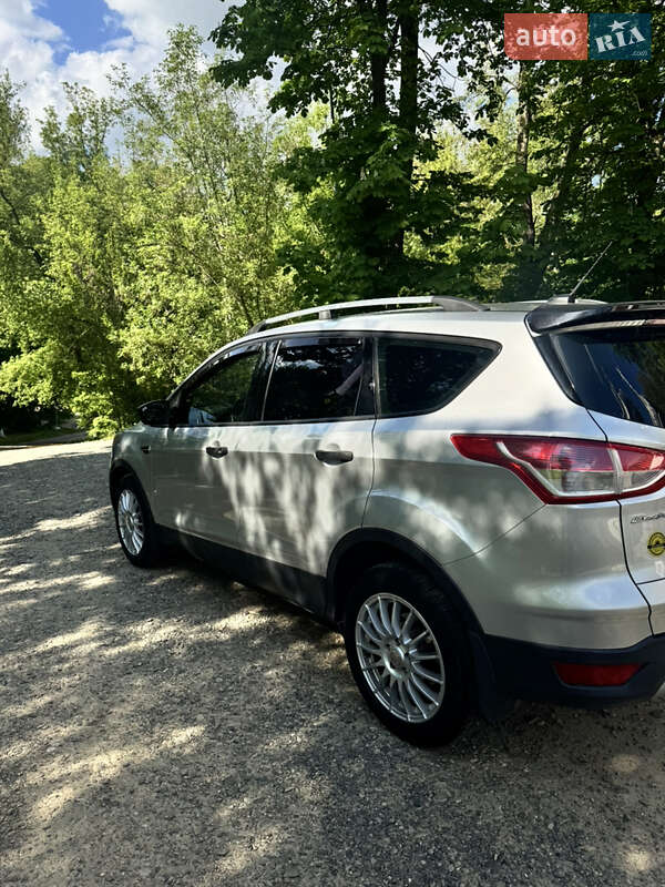 Внедорожник / Кроссовер Ford Escape 2012 в Черновцах