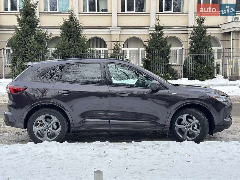 Внедорожник / Кроссовер Ford Escape 2023 в Киеве