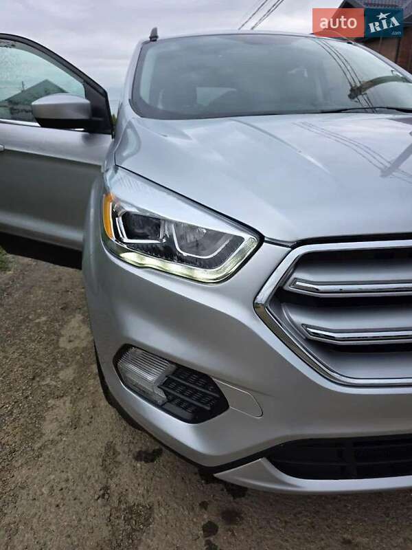 Внедорожник / Кроссовер Ford Escape 2017 в Одессе