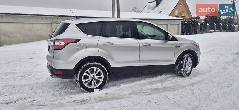 Внедорожник / Кроссовер Ford Escape 2017 в Дубно