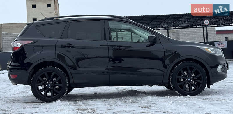 Позашляховик / Кросовер Ford Escape 2017 в Дубні