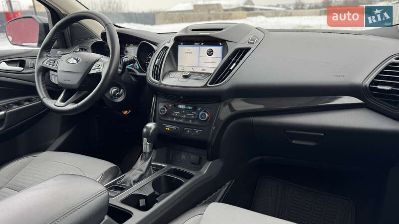 Позашляховик / Кросовер Ford Escape 2017 в Дубні