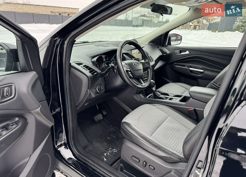 Позашляховик / Кросовер Ford Escape 2017 в Дубні