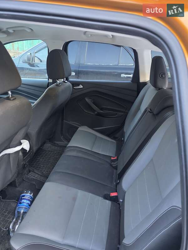 Позашляховик / Кросовер Ford Escape 2015 в Долині