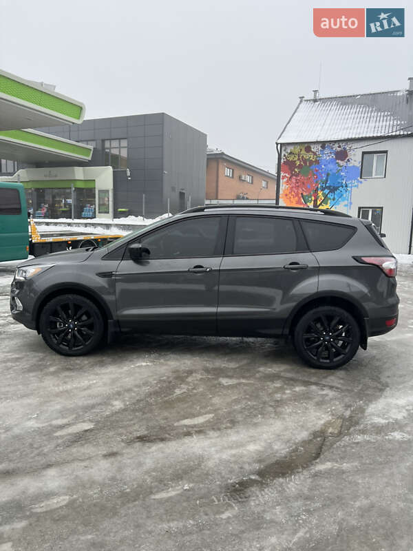 Внедорожник / Кроссовер Ford Escape 2018 в Белой Церкви