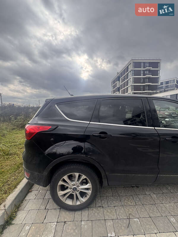 Внедорожник / Кроссовер Ford Escape 2019 в Львове