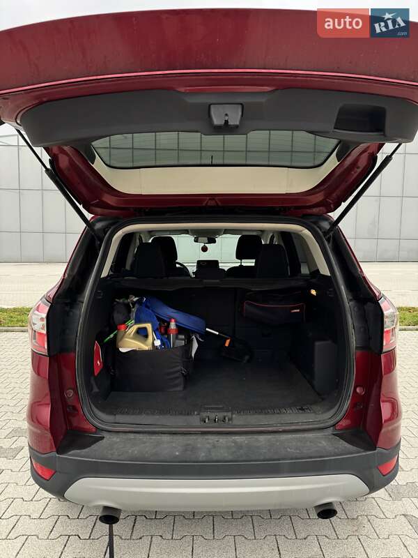 Позашляховик / Кросовер Ford Escape 2017 в Сарнах