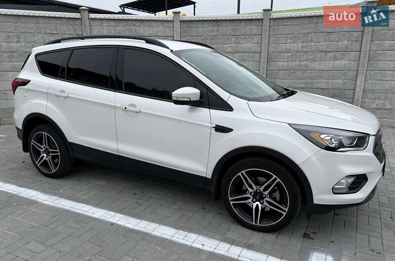 Внедорожник / Кроссовер Ford Escape 2019 в Запорожье