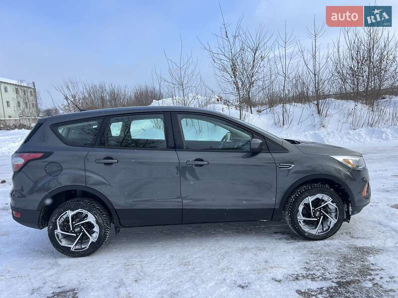 Позашляховик / Кросовер Ford Escape 2017 в Рівному