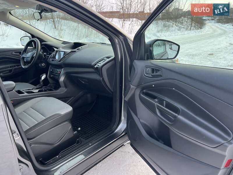 Позашляховик / Кросовер Ford Escape 2017 в Рівному