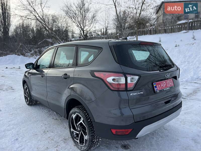 Позашляховик / Кросовер Ford Escape 2017 в Рівному