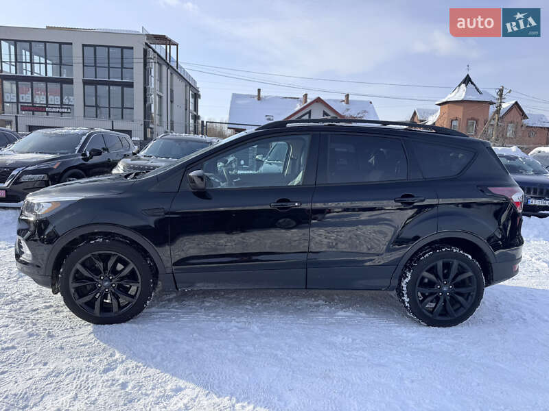 Внедорожник / Кроссовер Ford Escape 2018 в Ивано-Франковске