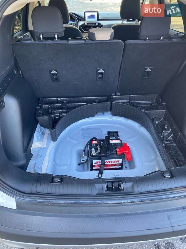 Внедорожник / Кроссовер Ford Escape 2019 в Львове