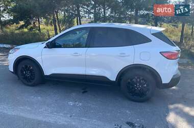 Внедорожник / Кроссовер Ford Escape 2019 в Золочеве