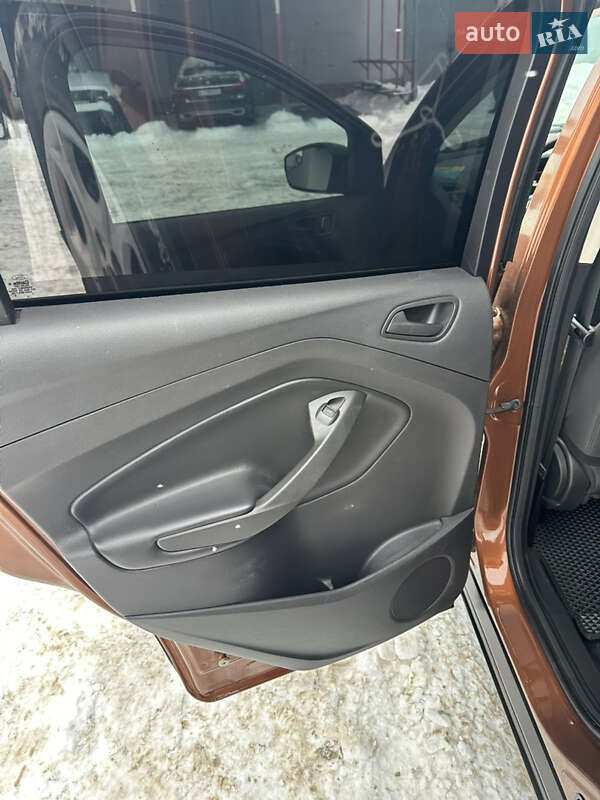 Внедорожник / Кроссовер Ford Escape 2017 в Снятине