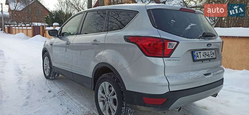 Внедорожник / Кроссовер Ford Escape 2019 в Ивано-Франковске