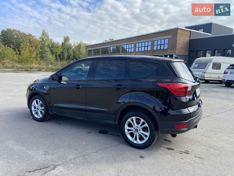 Внедорожник / Кроссовер Ford Escape 2019 в Ровно