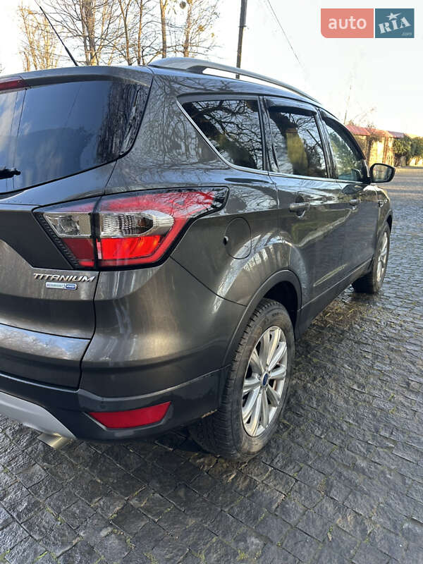Позашляховик / Кросовер Ford Escape 2017 в Чернівцях