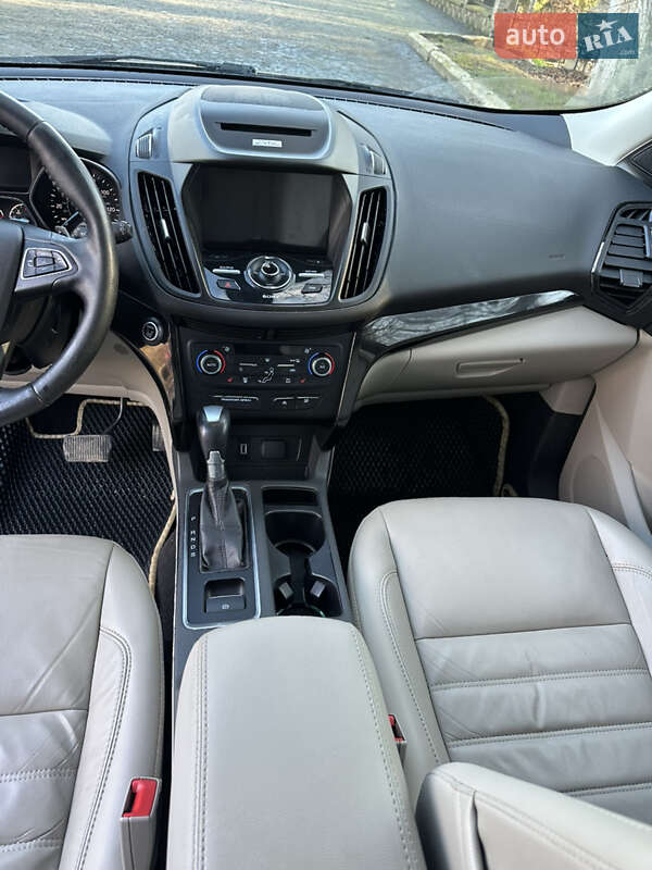 Позашляховик / Кросовер Ford Escape 2017 в Чернівцях