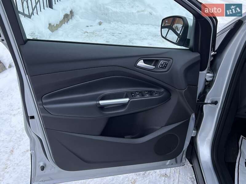 Позашляховик / Кросовер Ford Escape 2018 в Луцьку